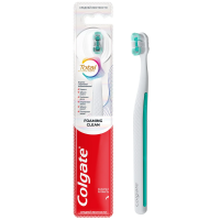 Зубная щетка Colgate Total пенная чистка средняя